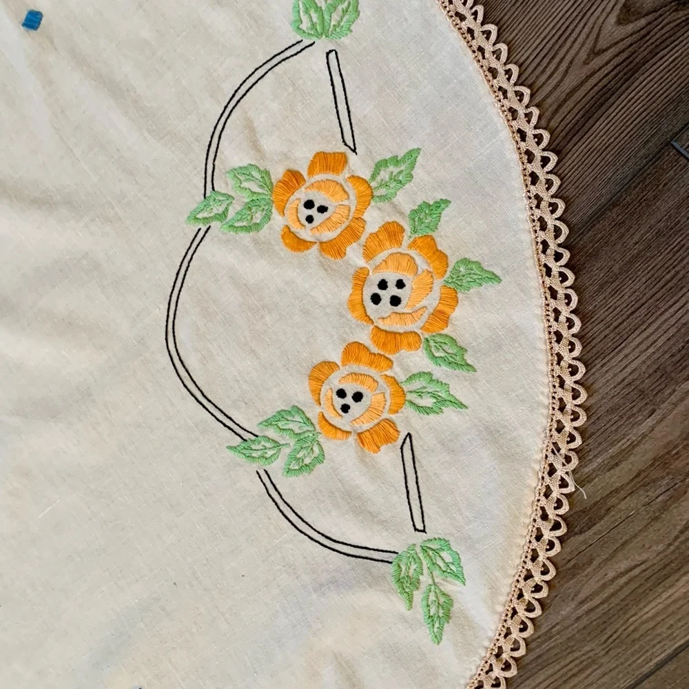 Vintage Handmade Embroidered Round Doily Crocheted Table Cloth 33”